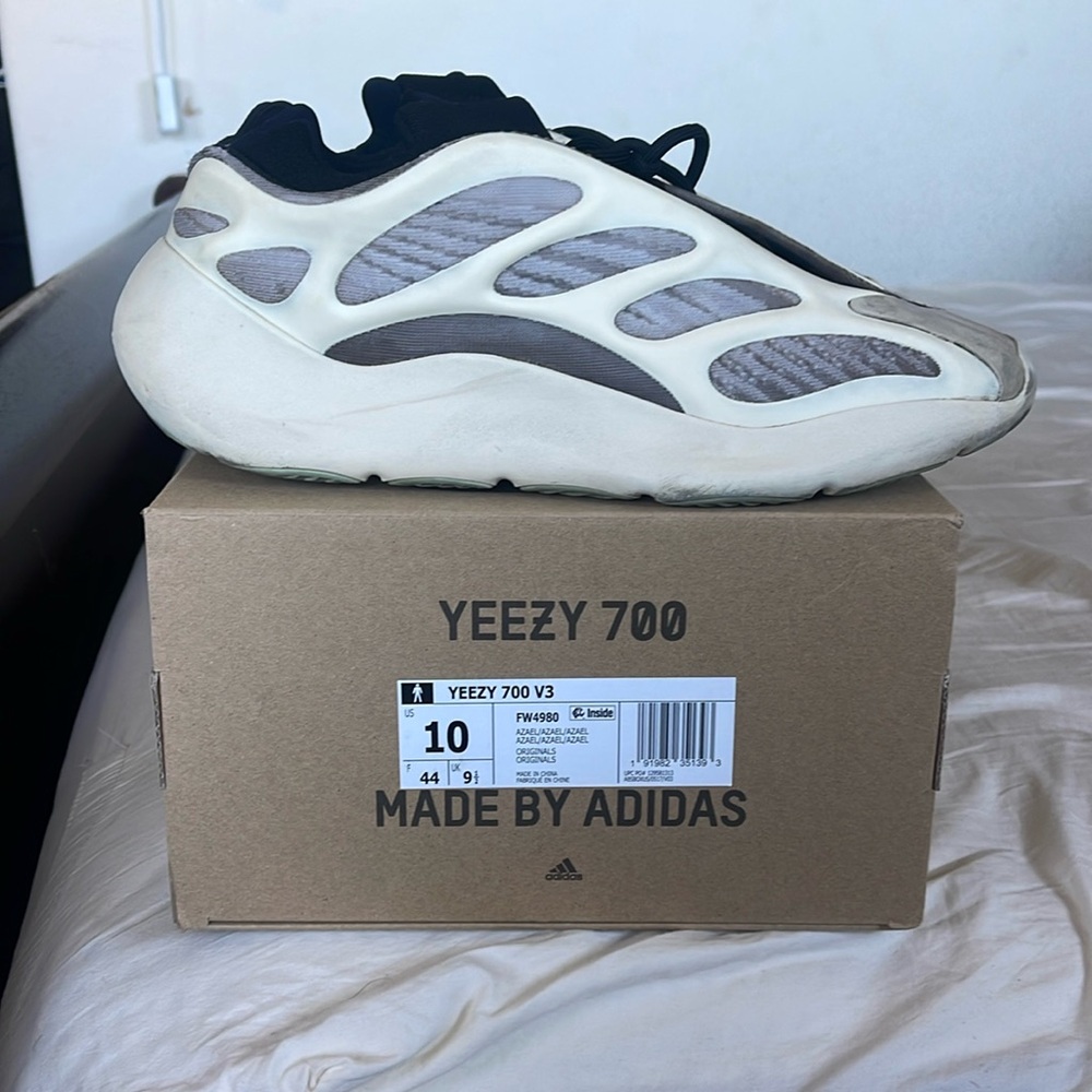 Yeezy 700 V3